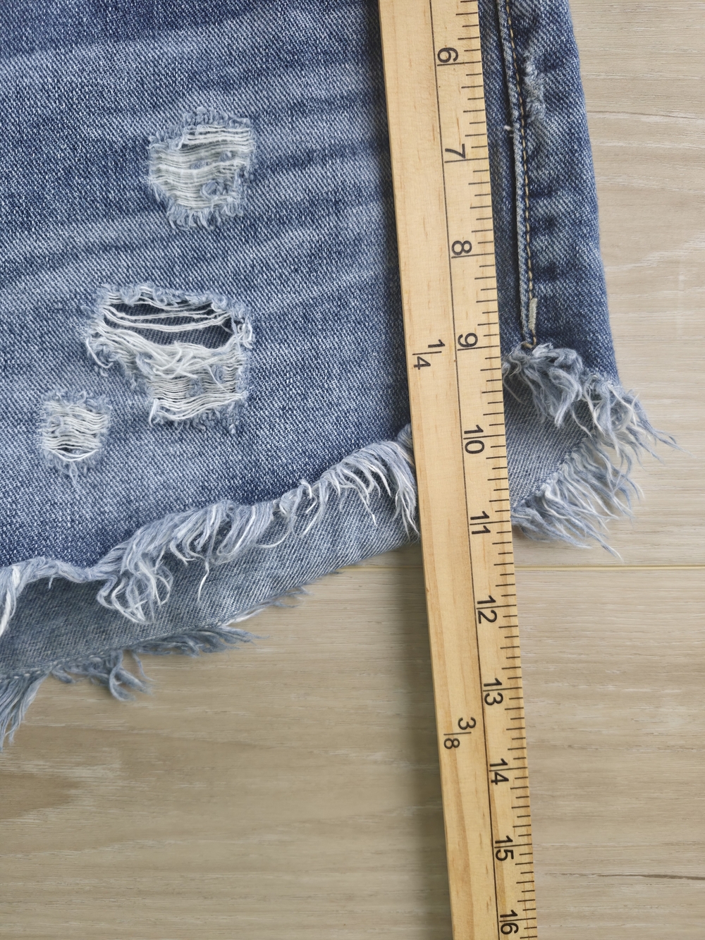 Free People Distressed Denim Cutoff Shorts Blue Cuffed Frayed Size 29 - Picture 5 of 6